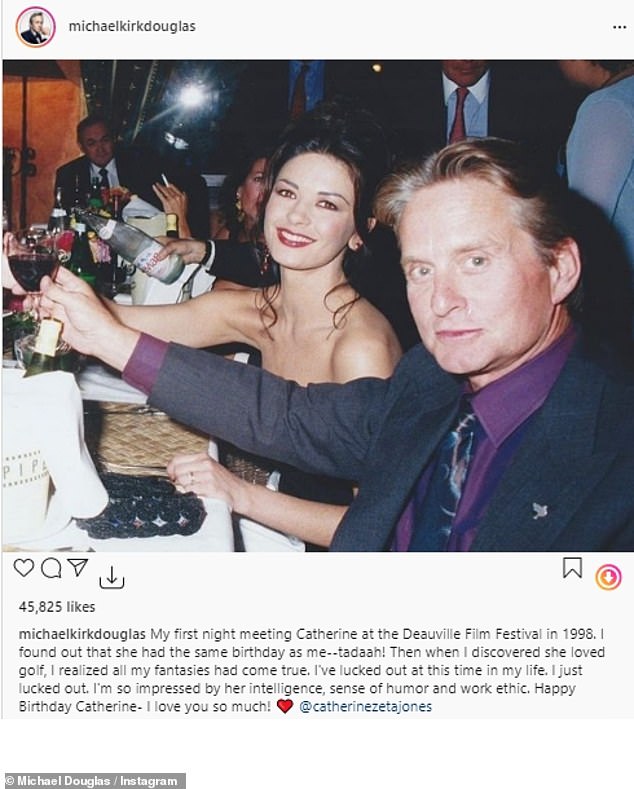 Майкл поделился милым постом для своей жены, поделившись фотографией, сделанной ими двумя еще в 1990-х годах.