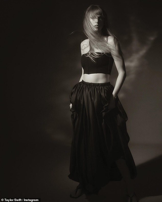 Певица Bad Blood, которая недавно дразнила своих поклонников «расписанием» перед выпуском пластинки, первоначально анонсировала альбом во время посещения церемонии «Грэмми 2024» в начале этого года.