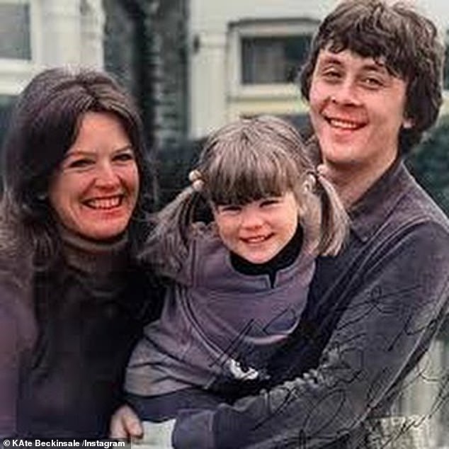 Ричард, известный своей ролью Ленни Годбера в ситкоме BBC «К сожалению, Каша», скончался в 1979 году в возрасте всего 31 года, когда Кейт было шесть лет (на фото LR Джуди, Кейт, Ричард).