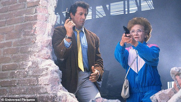 В 1991 году 76-летнему уроженцу Австрии даже удалось обманом заставить 77-летнего жителя Нью-Йорка (слева) сыграть главную роль в ужасной комедии о приятелях-полицейских «Стоп!»  «Или моя мама будет стрелять» с Эстель Гетти, похитительницей сцены «Золотые девчонки» (справа)