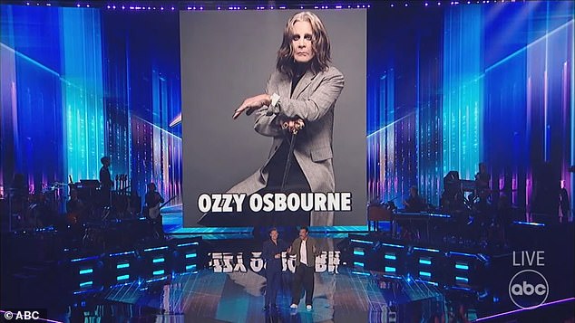 Музыкальный персонаж Оззи Осборн, 75 лет, собирается войти в Зал славы как сольный исполнитель;  ранее он был введен в должность в 2006 году как участник Black Sabbath.