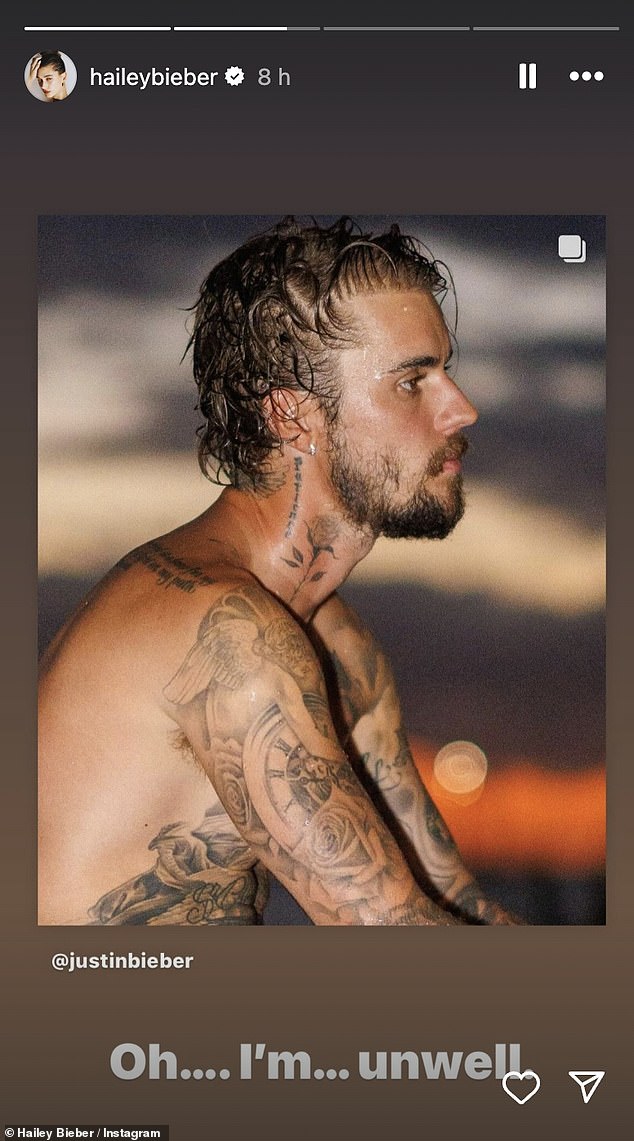 Хейли также зашла в свои истории в Instagram, чтобы поделиться еще одним из многочисленных постов Джастина в Instagram, выбрав одного из хитмейкеров, сидящего без рубашки на пляже, и продемонстрировав свою признательность его подтянутой груди и множеству татуировок, написав: «О... я». м...нездоровится