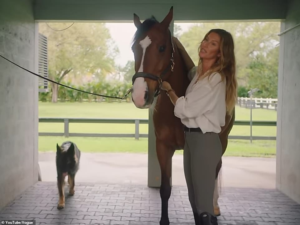 Девушка с обложки приобрела просторное поместье площадью 7,5 акров еще в сентябре 2023 года, чуть меньше года после того, как она и легенда НФЛ объявили о своем разводе.