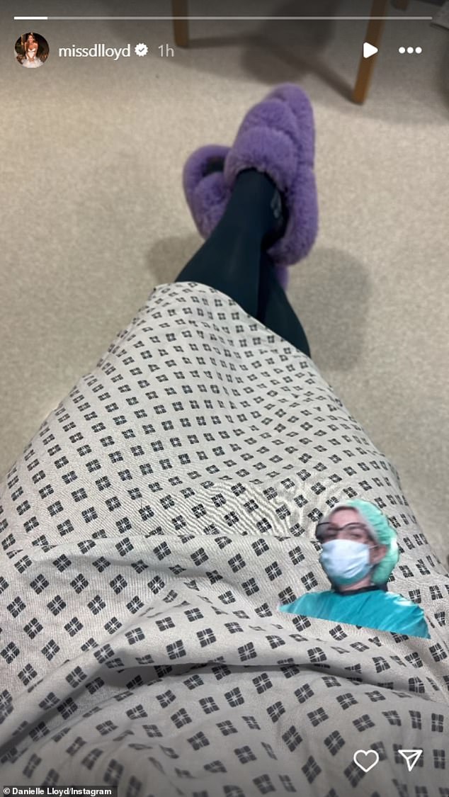 Влиятельная женщина вызвала беспокойство после того, как опубликовала в Instagram снимок в медицинском халате в больничной палате.