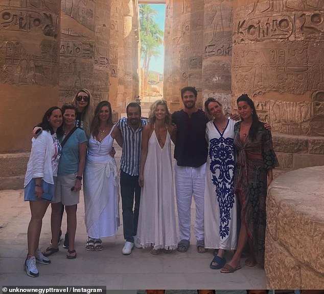Дэнни, который в прошлом году расстался со своей женой Викторией Роуз, присоединился к АннеЛинн на духовном ретрите в Египте (пара на фото в центре).