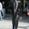 Дуа Липа продемонстрировала свой стильный стиль в Нью-Йорке в среду в эффектном кожаном пальто.