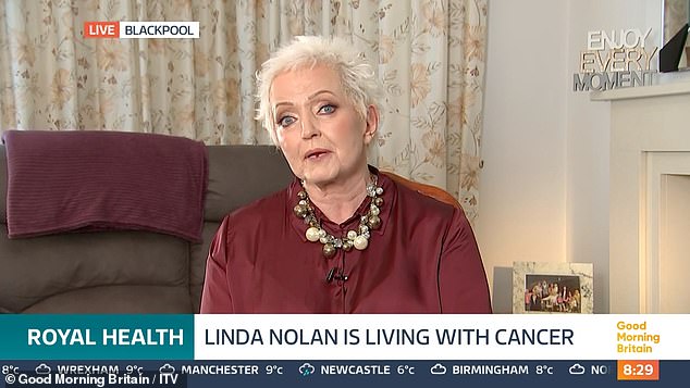Это произошло после того, как в прошлом месяце Линда сообщила, что ее последнее сканирование рака не показало «прогрессирования заболевания» после того, как она узнала, что ее опухоли уменьшились.