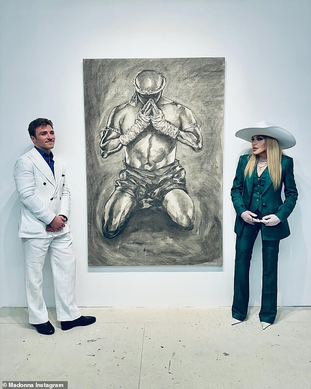 Мадонна с гордостью посещает художественную выставку сына Рокко Ричи в Майами во время своего мирового турне Celebration: «Так рада, что у нас выходной»