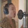 Кейт Хадсон удивила своих поклонников своим «потрясающим вокальным диапазоном», выпустив свой новый сингл «Gonna Find Out» на BBC Radio 2.