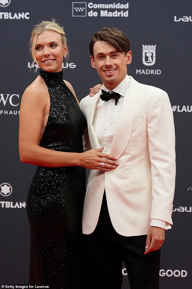 Сильная теннисная пара Кэти Боултер и Алекс де Минаур выглядят влюбленными, в то время как Джуд Беллингем меняет поле на красную дорожку на звездной церемонии вручения наград Laureus World Sports Awards.