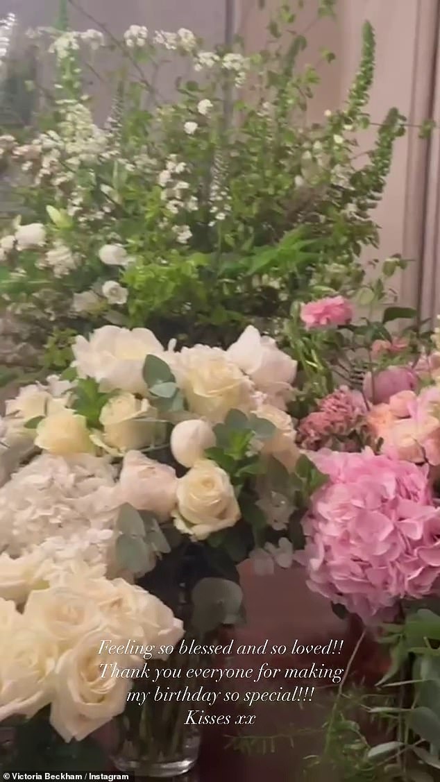 Модельер зашла в свою историю в Instagram, чтобы поделиться видео невероятных цветочных композиций, которые ей подарили.