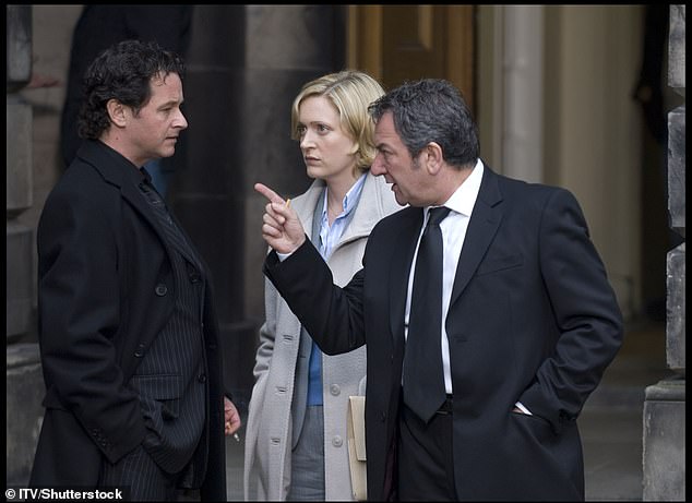 Брайан Маккарди (слева) в роли Брайана Робертсона с Клэр Прайс и Кеном Стоттом в фильме «Ребус», основанном на чрезвычайно популярных детективных романах Яна Рэнкина.
