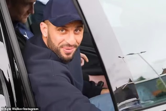 33-летняя звезда «Манчестер Сити» показала своим фанатам свой новый комплект колес, который он купил в LSH Auto в Стокпорте.