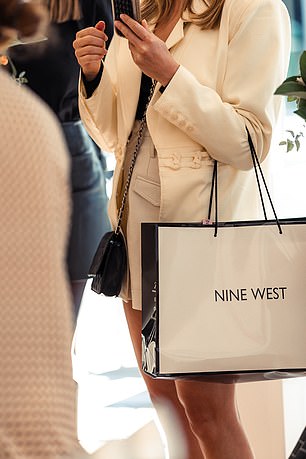 Миа и Алекс выступили лицом кампании обуви Nine West ко Дню матери и вышли, чтобы отпраздновать коллекцию на блестящем мероприятии.