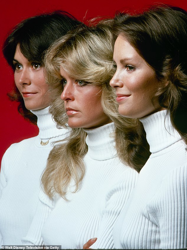 А Фарра была очаровательным детективом вместе с Кейт Джексон (крайняя слева) и Жаклин Смит (крайняя справа) в «Ангелах Чарли»;  здесь, в центре, 1976 год.
