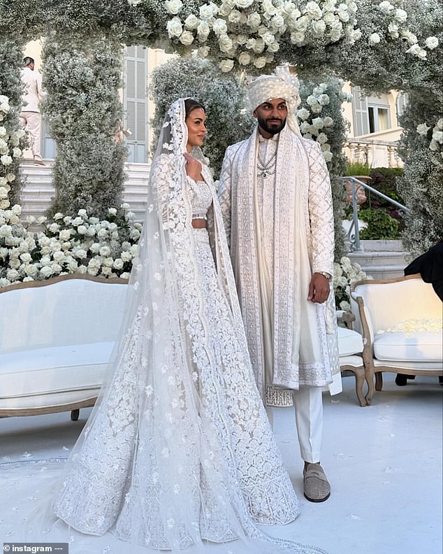 Генеральный директор модного бренда Умар, 36 лет, и его невеста Нада, 31 год, связали себя узами брака на двух церемониях на юге Франции - после сказочного предложения в августе 2021 года.