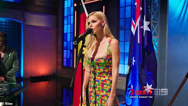 Она исполнила национальный гимн Австралии, а также гимны Америки и Германии.