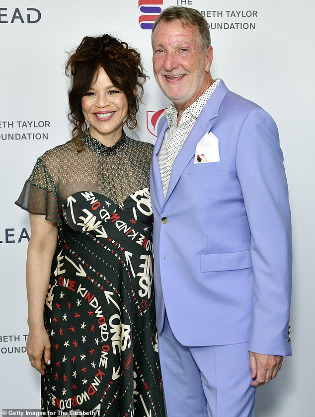 Рози Перес и Тим Роста присутствуют на ужине Фонда борьбы со СПИДом Элизабет Тейлор в Нью-Йорке в The Rainbow Room 8 мая 2024 года в Нью-Йорке.