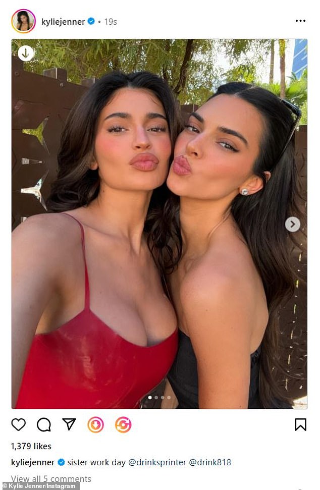 Кайли поделилась постом в Instagram с несколькими фотографиями с мероприятия.
