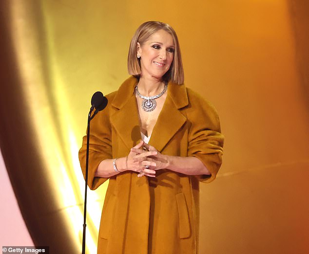 Певица была вынуждена отменить тур после того, как в 2022 году у нее диагностировали синдром скованности.