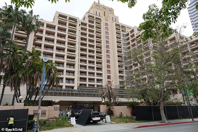 Это бывший отель InterContinental в Сенчури-Сити, Лос-Анджелес, где Дидди предположительно напал на свою тогдашнюю подругу Кэсси Вентура.