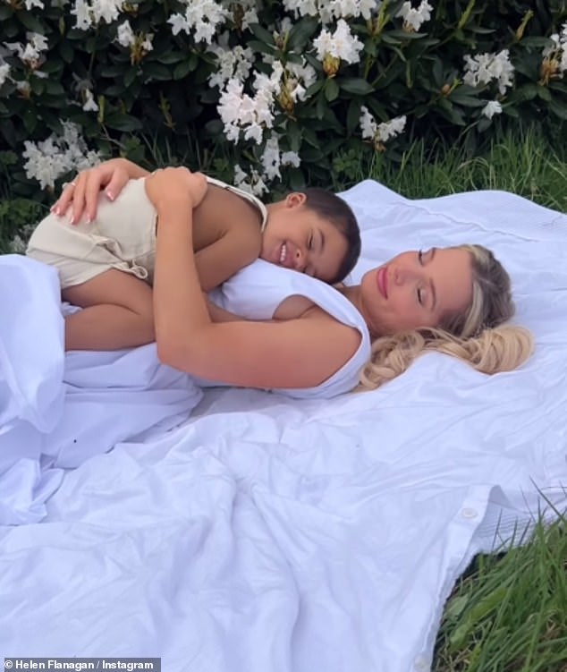 О своем здоровье после срыва в начале этого года Хелен сказала в своем посте: «Чувствую себя намного лучше, чем в прошлом году, и думаю, что сейчас самое время».