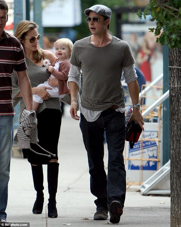Источник далее сообщил, что с тех пор, как пара рассталась, актриса позаботилась о том, чтобы их дети «ограниченно общались» со своим отцом;  видел в 2007 году с Джоли и дочерью Шайло.