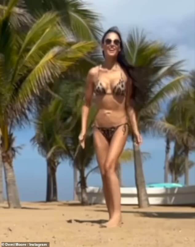 61-летняя Деми Мур доказывает, что она все еще в силе, демонстрируя свою потрясающую фигуру в бикини с леопардовым принтом, чтобы «развлечься на солнце» с семьей на отдыхе на мексиканском пляже.