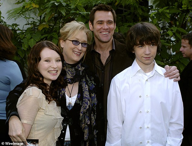 В фильме 2004 года был задействован звездный состав, в том числе (LR) Эмили Браунинг, Мерил Стрип, Керри и Лиам Эйкен (на фото на премьере в Лос-Анджелесе в декабре 2004 года).