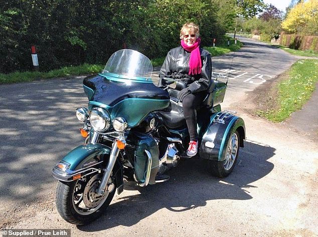 84-летняя звезда Bake Off утверждает, что местные жители «любят» шум Tri Glider стоимостью 40 000 фунтов стерлингов, который может похвастаться двигателем объемом 1800 куб.см, а дети Джона называют его «мобильным скутером».