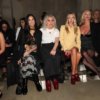(LR) Деми Мур, Дебби Гарри, Лила Мосс, Кейт Мосс и Николай фон Бисмарк в первом ряду на показе Gucci Cruise в Лондоне в понедельник вечером.