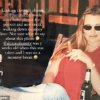 На первом снимке изображен 20-летний Кайл со светло-каштановыми волосами, сидящий на шезлонге в красной футболке и джинсах, курящий сигару и пьющий пиво.