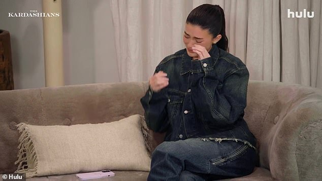 Кайли Дженнер расплакалась, когда мама Крис Дженнер рассказала, что у нее опухоль в трейлере пятого сезона «Кардашьян» – на фоне слухов о беременности и предположений о расставании Тимоти Шаламе