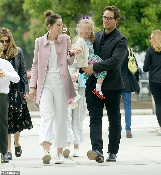 Крис Пратт проводит День матери с женой Кэтрин Шварценеггер и свекровью Марией Шрайвер, сочиняя сладкую дань уважения