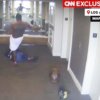 На кадрах видеонаблюдения в отеле видно, как Дидди жестоко нападает на Кэсси после того, как преследует ее по коридору в полотенце.