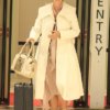 Я знаменитость... вытащите меня отсюда!  Соведущая из Австралии Джулия Моррис (на снимке) выглядела в хорошем настроении, когда ее заметили прибывающей в аэропорт Сиднея в среду.