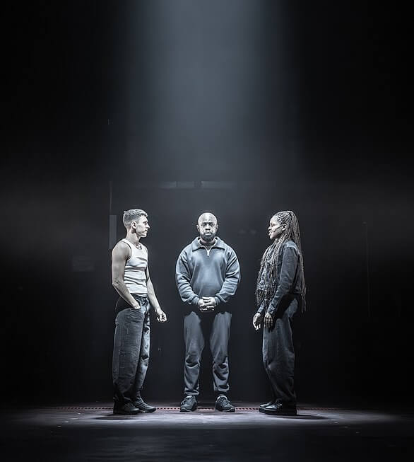 Как обычно, это означает, что в столице набегут микрофоны для производства, о котором шепчут, а иногда просто вдыхают в систему усиления.