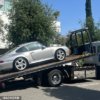 Жена Канье Уэста Бьянка Ценсори пережила досадную аварию, когда ее серебристый Porsche был отбуксирован в Лос-Анджелесе в среду.