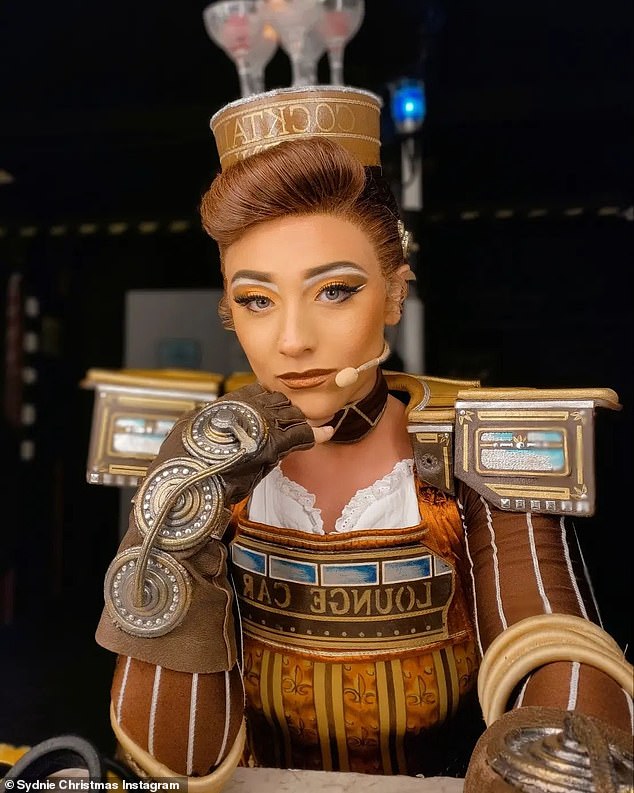 Затем она появилась в немецкой постановке Starlight Express в 2019 году в роли Belle the Bar Car.