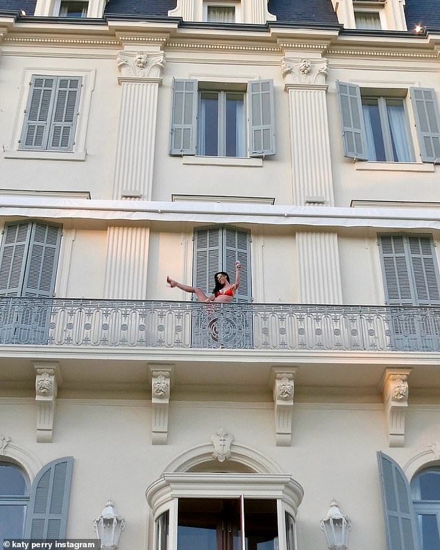 Кэти зашла в Instagram в понедельник, когда была в Каннах, чтобы продемонстрировать серию снимков из своего роскошного путешествия.