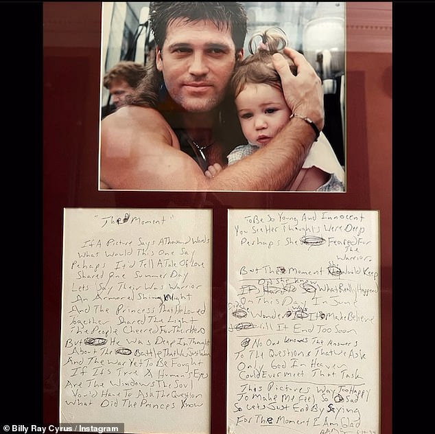 Лауреат Грэмми поделился фотографией, на которой он изображен с дочерью Майли, а также стихотворением, которое он написал для нее ранее на прошлой неделе на фоне сообщений о разногласиях.