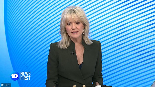 59-летняя девушка представила свой изменившийся стиль во вторник вечером, представив выпуск новостей 10 канала (на фото).