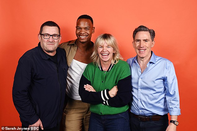 Выступая на шоу Zoe Ball BBC Radio 2, Роб объяснил, что не хочет, чтобы тайна рыбалки была раскрыта: «Я думаю, что это было бы ошибкой, потому что тогда люди перестанут спрашивать, не так ли?!»  (на снимке с Зои и другими гостями Полом Хитоном и Йоханнесом Радебе)