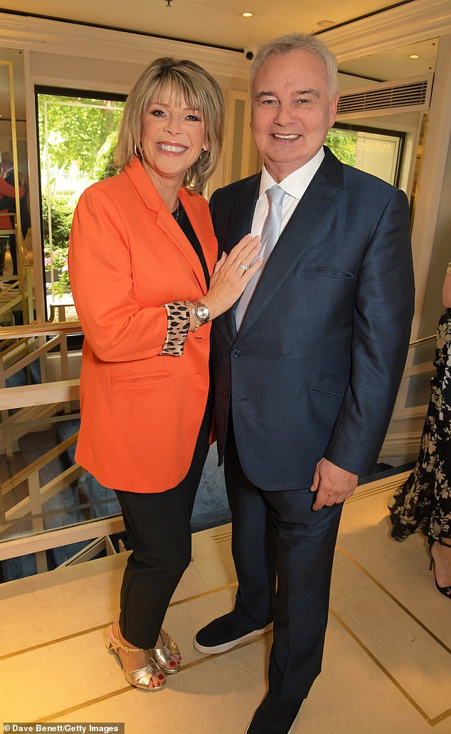 Имонн и Рут Лэнгсфорд, которым обоим 64 года, объявили о своих планах развестись в прошлом месяце после 14 лет брака и 27 лет совместной жизни (на фото 2022 года).