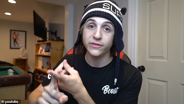 MrBeast родился в Уичито, штат Канзас, а затем вырос в Гринвилле, штат Северная Каролина. Он загрузил свое первое видео на YouTube в феврале 2012 года, в возрасте 13 лет.