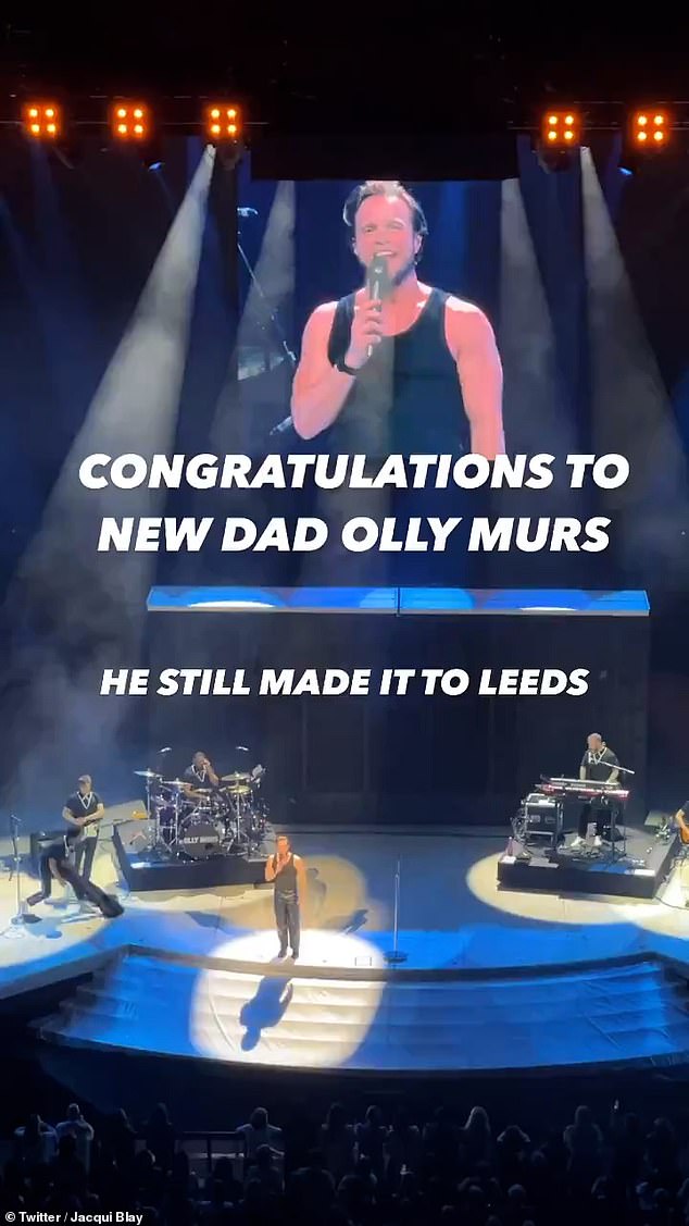 Выйдя на сцену с Take That на First Direct Arena в Лидсе, Олли объявил: «Самое удивительное в сегодняшнем вечере то, что это мое первое выступление в качестве папы».