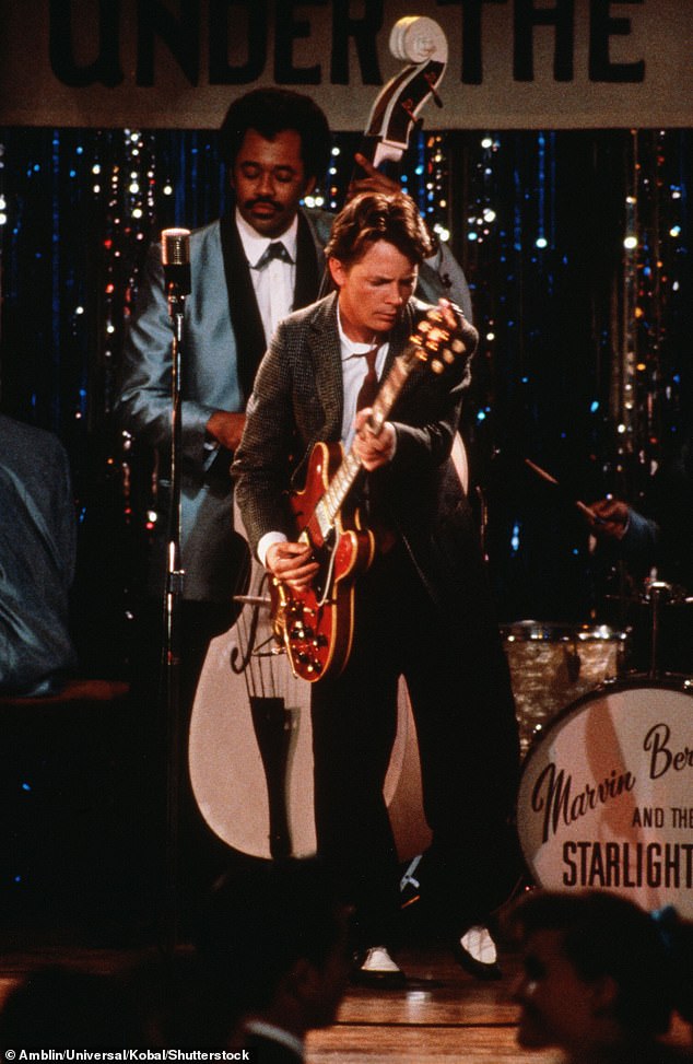 Крис ранее говорил о том, что вид Майкла на гитаре, играющего Джонни Б. Гуда в одной из знаковых сцен из фильма 1985 года «Назад в будущее» (на фото), вдохновил его стать музыкантом.