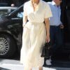 Дженнифер Лопес выглядела сияющей, как всегда, когда прибыла в ателье Dior на примерку в Париже во время недели моды в воскресенье.