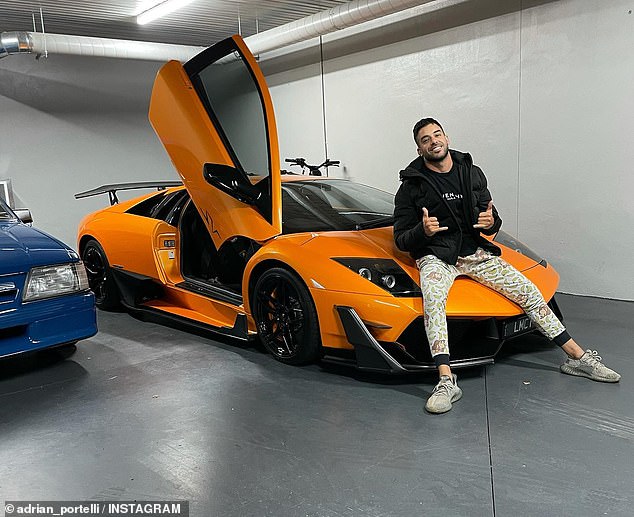 35-летний инвестор-миллионер, известный своей многомиллионной коллекцией спортивных автомобилей, получил жалобы на то, что выставляет напоказ свое богатство, поэтому какое-то время не будет водить свой Lamborghini стоимостью 800 000 долларов.