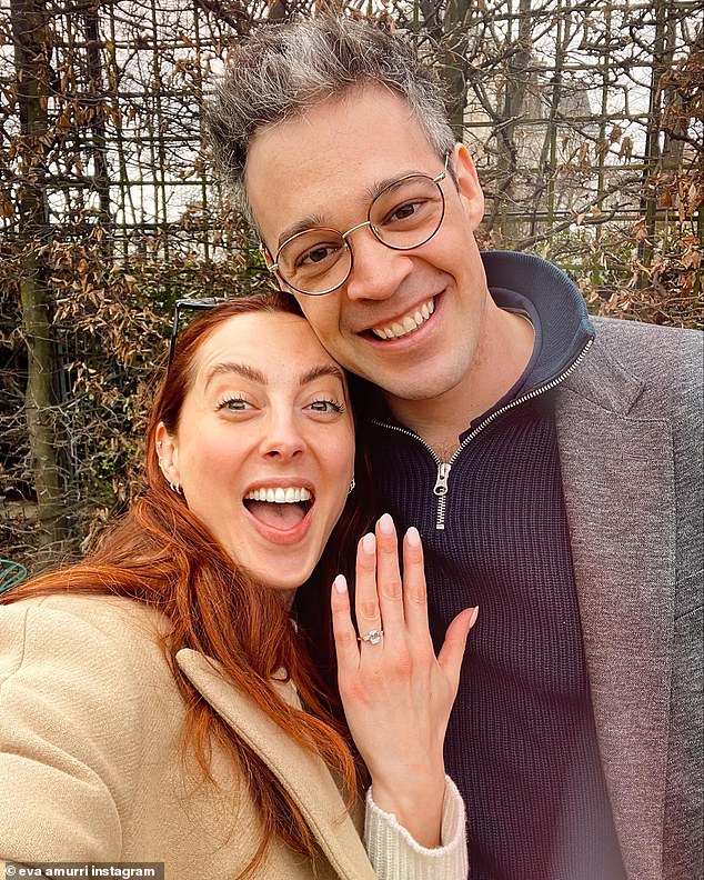 Она сказала «Да» своему парню-повару, с которым встречалась три года, в Windrift Hall в долине реки Гудзон в Нью-Йорке.